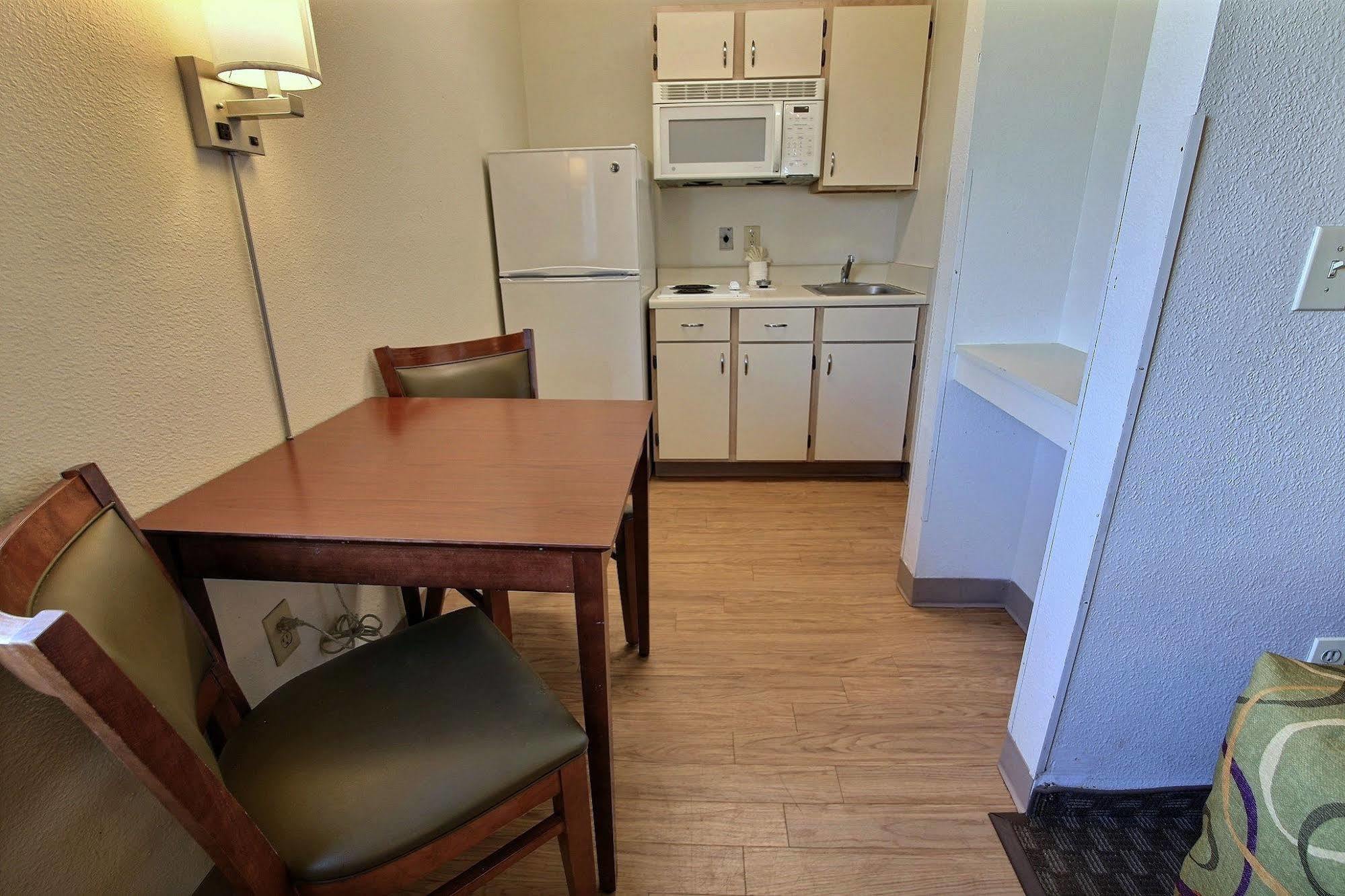 Intown Suites Extended Stay Chesapeake Va - I-64 Crossways Blvd Esterno foto