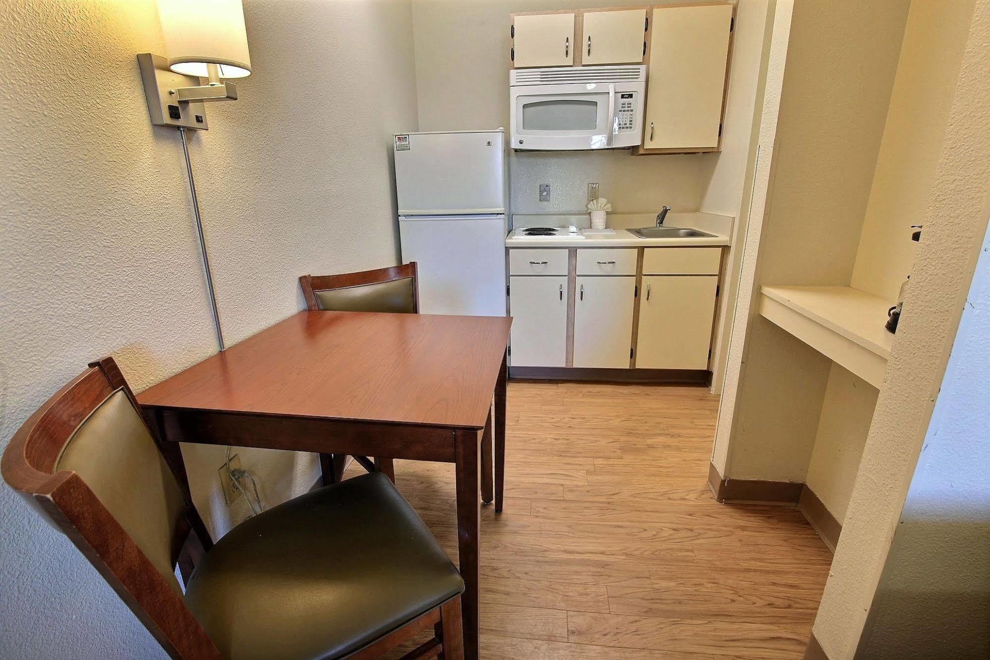 Intown Suites Extended Stay Chesapeake Va - I-64 Crossways Blvd Esterno foto